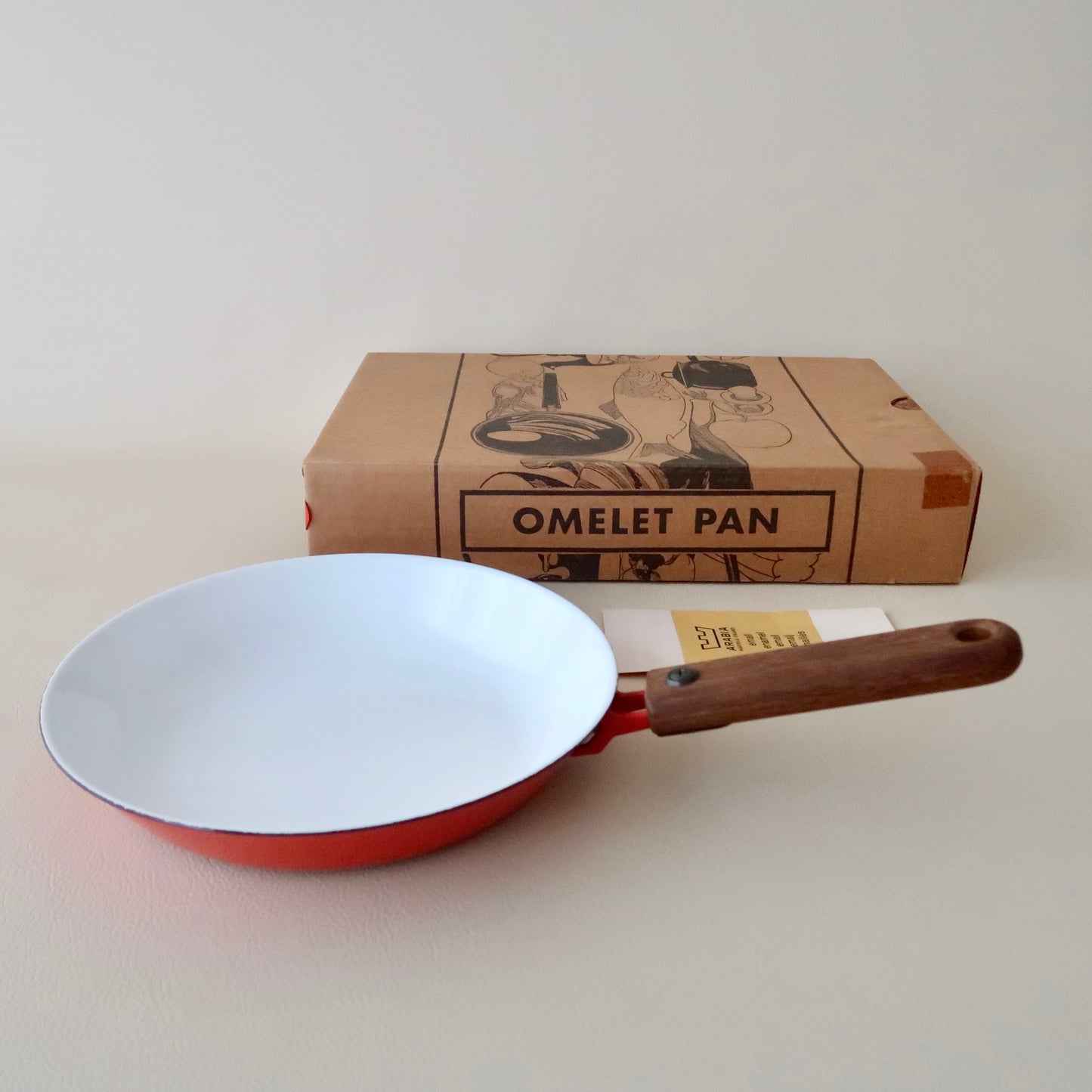 <UNUSED> Old ARABIA 8 inch Enamel Omlet Pan