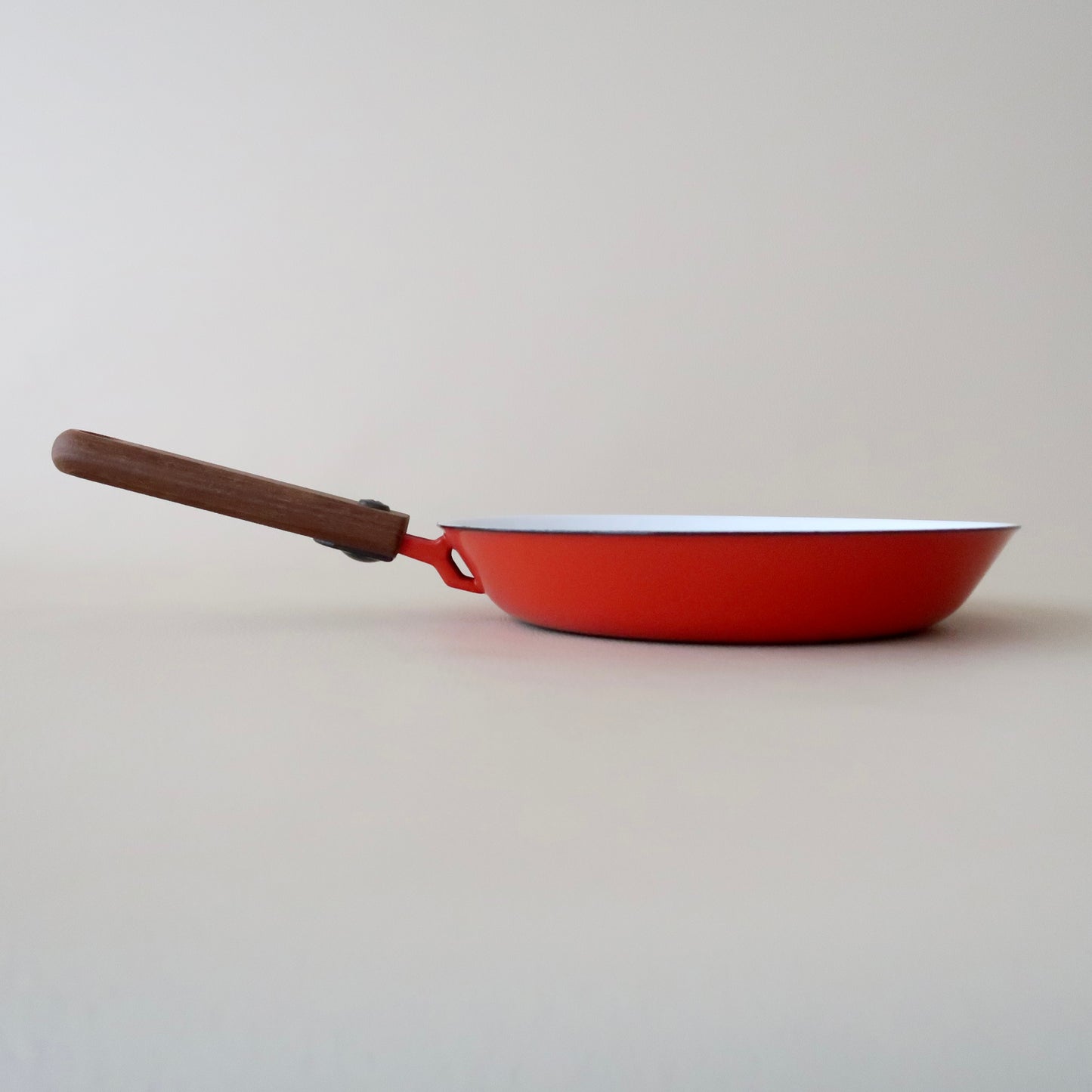 <UNUSED> Old ARABIA 8 inch Enamel Omlet Pan