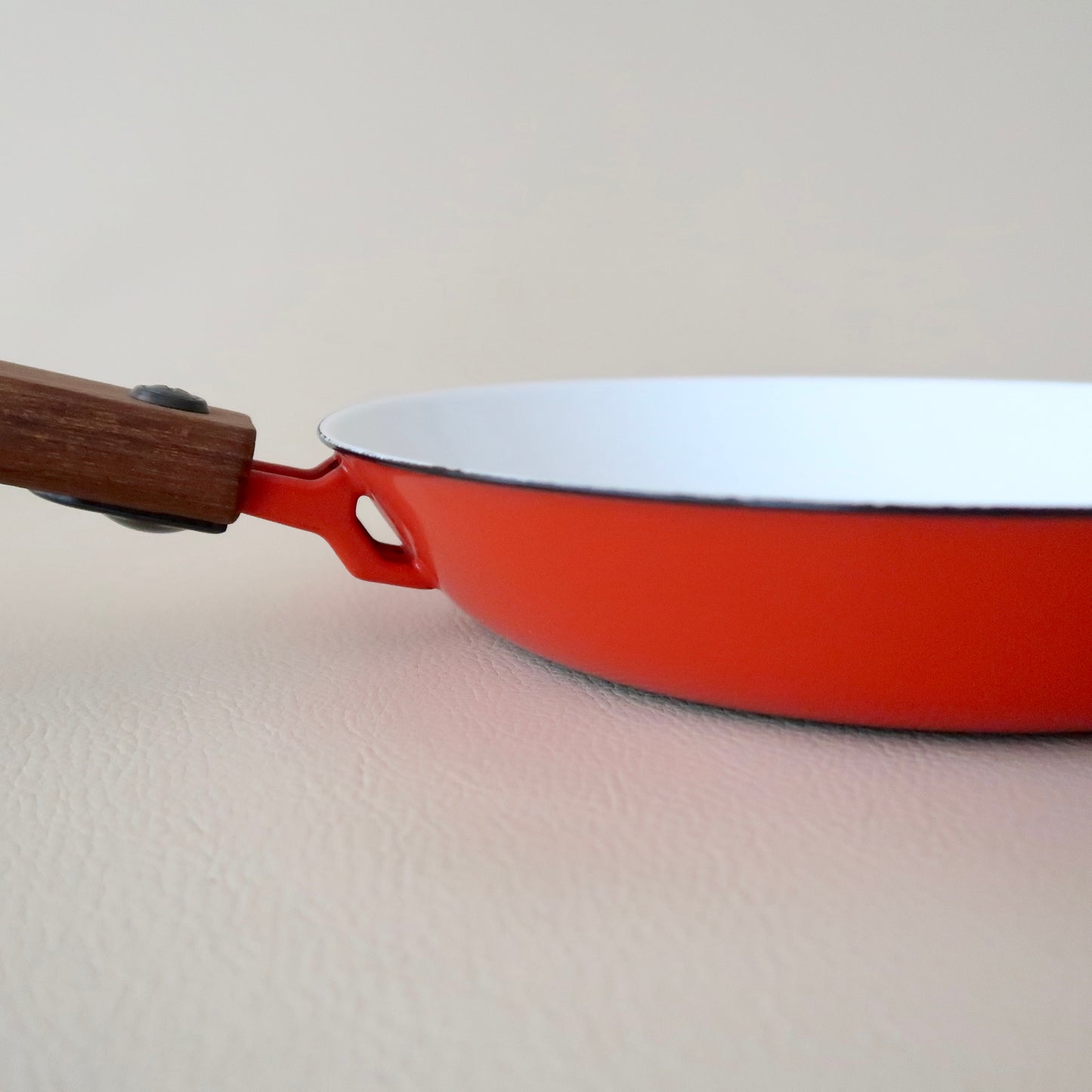 <UNUSED> Old ARABIA 8 inch Enamel Omlet Pan