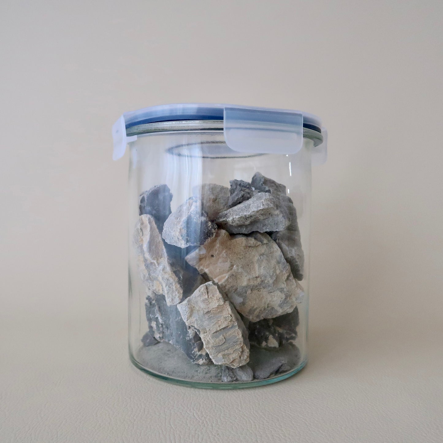 <Limited to face-to-face delivery> Carbide for lantern fuel sold in 1kg units